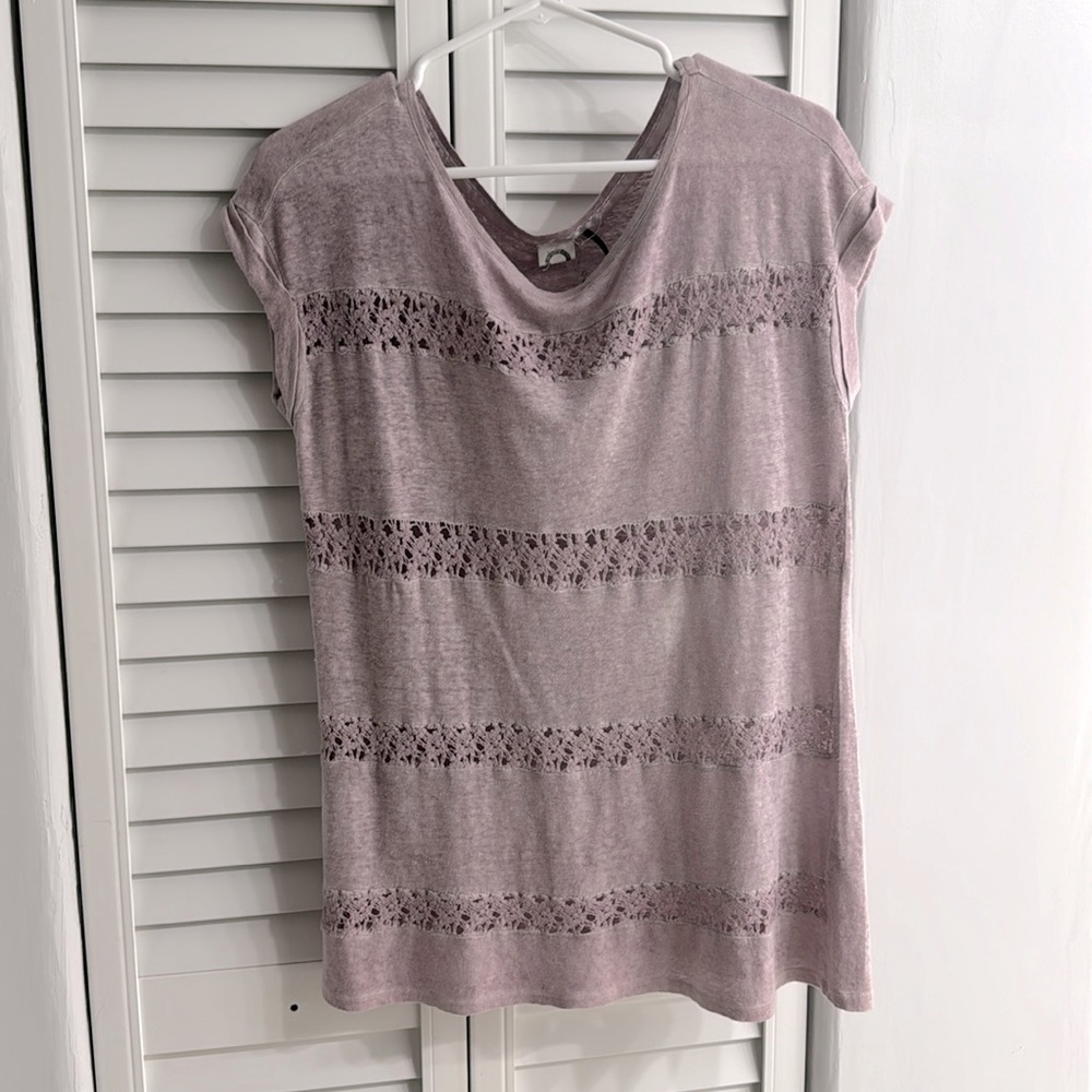 💗Anthropologie light purple linen top with lace detail
